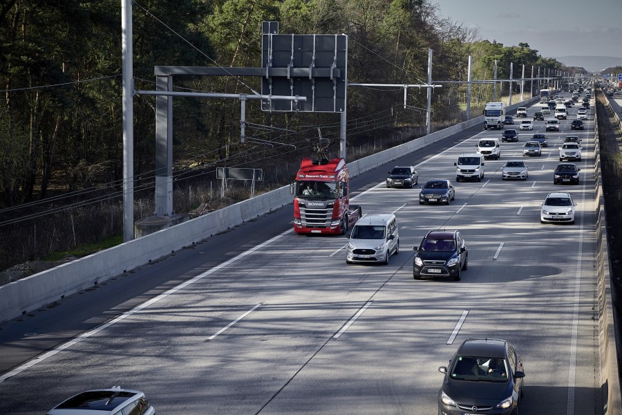 Elektrifikace dálnic v reálném povozu